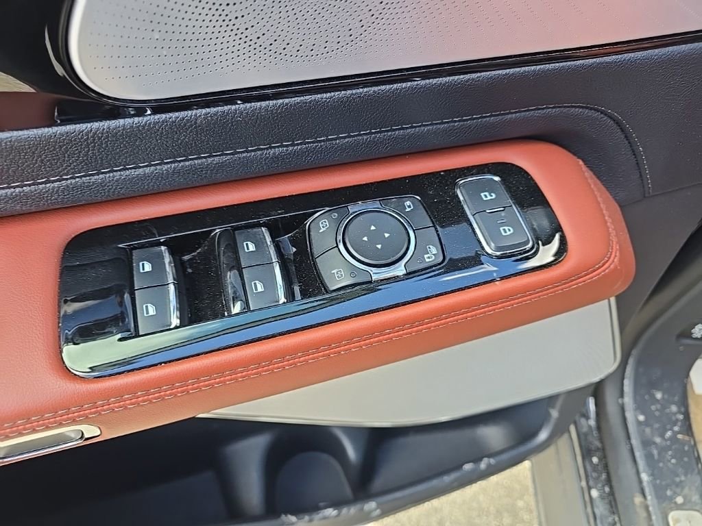 Used 2025 Lincoln Aviator Reserve w/ Equipment Group 201A AWD/4WD image 7