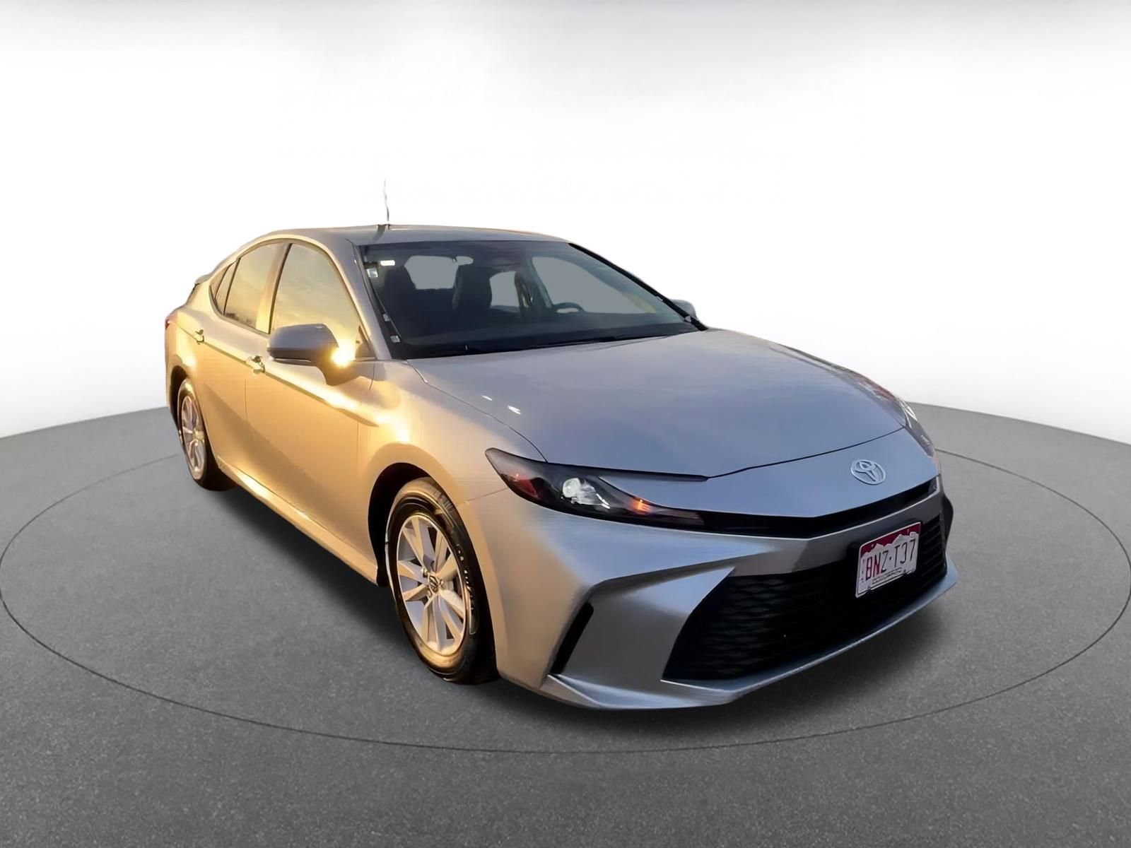 Used 2025 Toyota Camry LE image 3