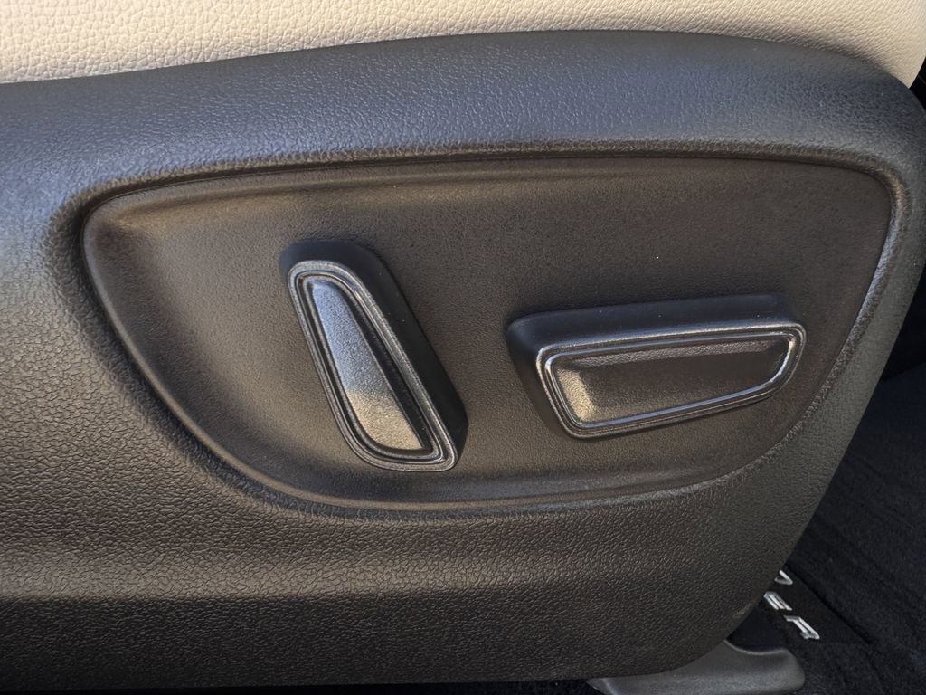 Used 2025 Toyota Grand Highlander Limited image 29