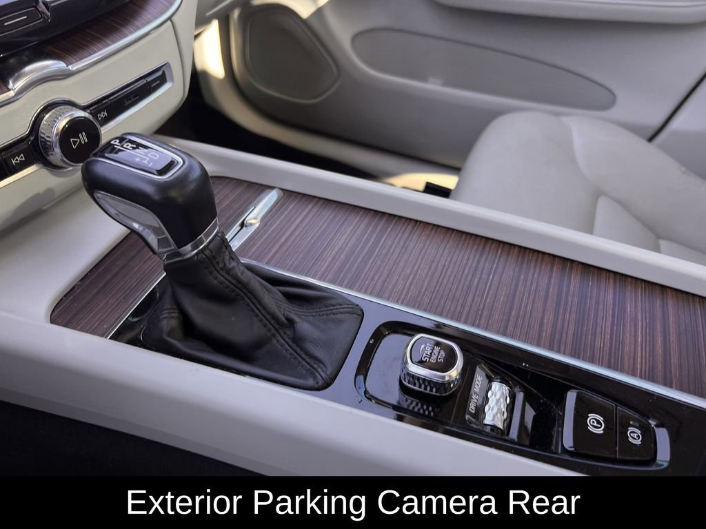 Used 2021 Volvo XC60 T6 Momentum image 21