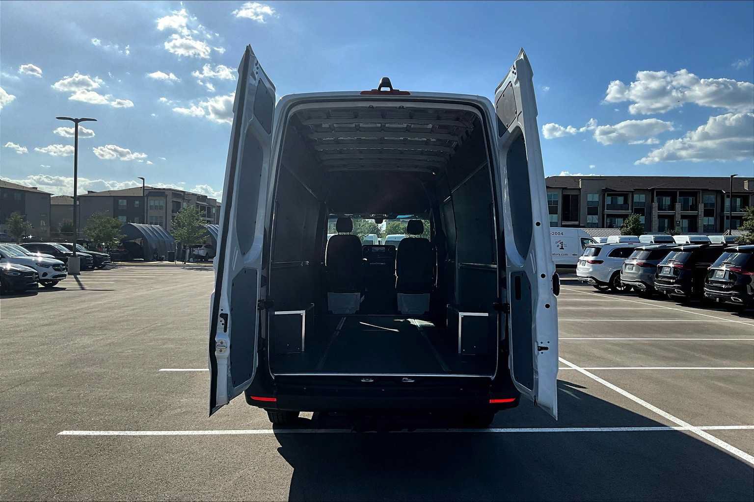 Used 2025 Mercedes-Benz Sprinter 2500 image 19