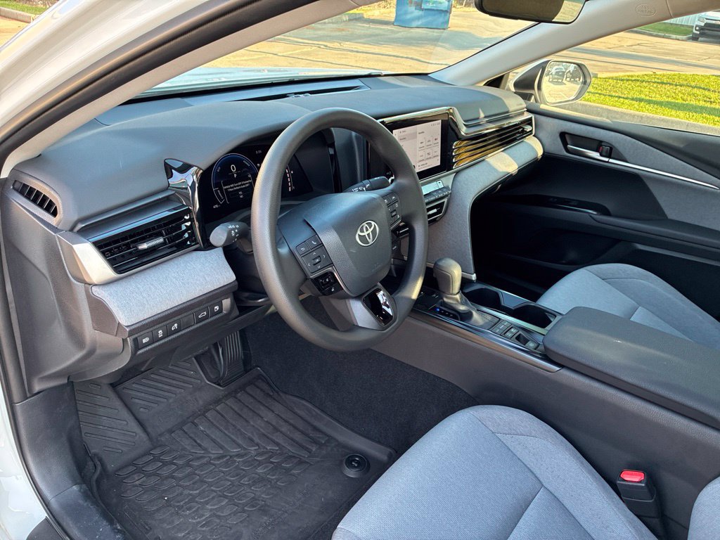 Used 2025 Toyota Camry LE FWD image 22