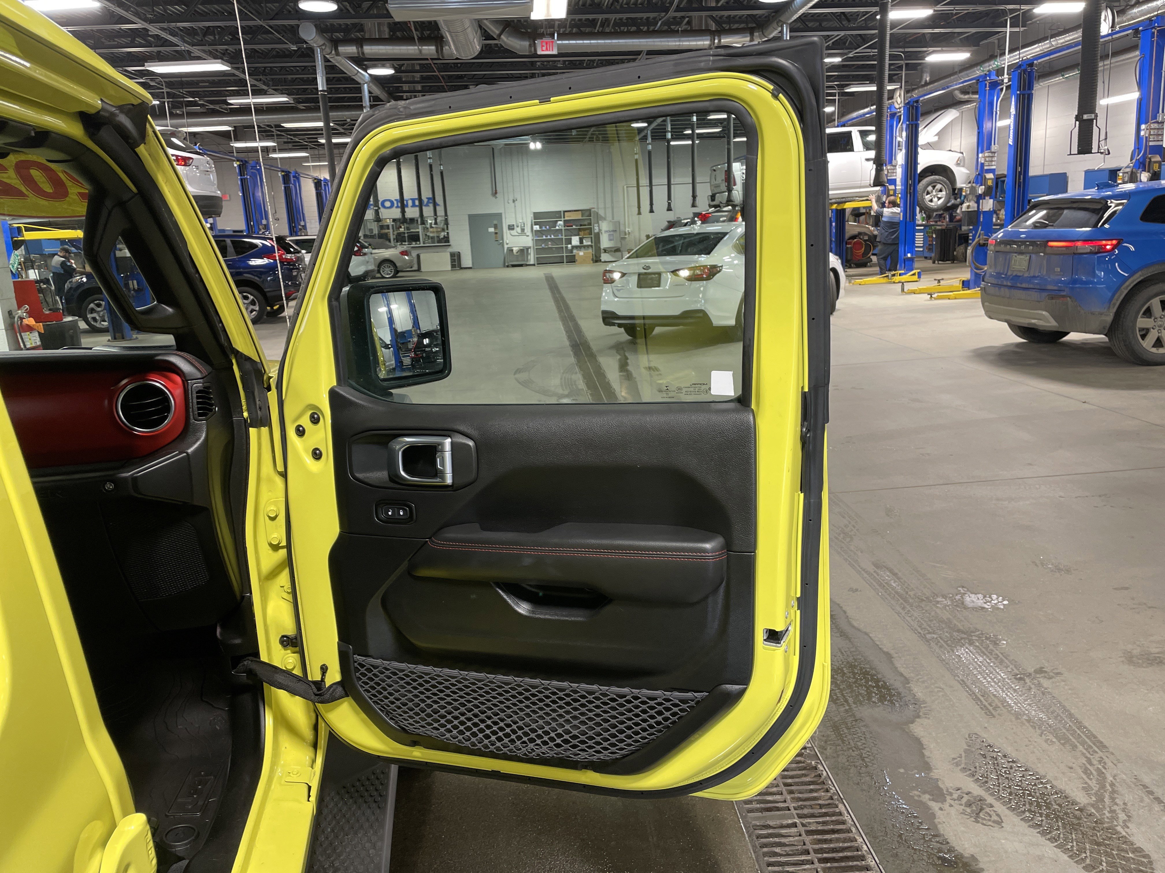 Certified 2023 Jeep Wrangler Unlimited Rubicon w/ Cold Weather Group AWD/4WD image 17