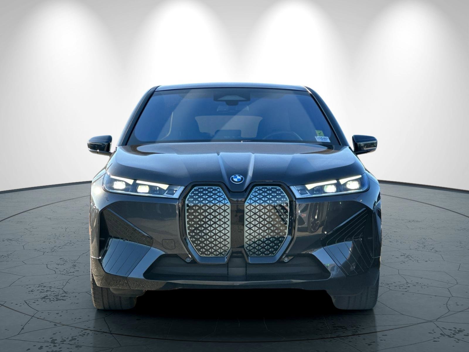 Used 2023 BMW iX xDrive50 w/ Premium Package image 9