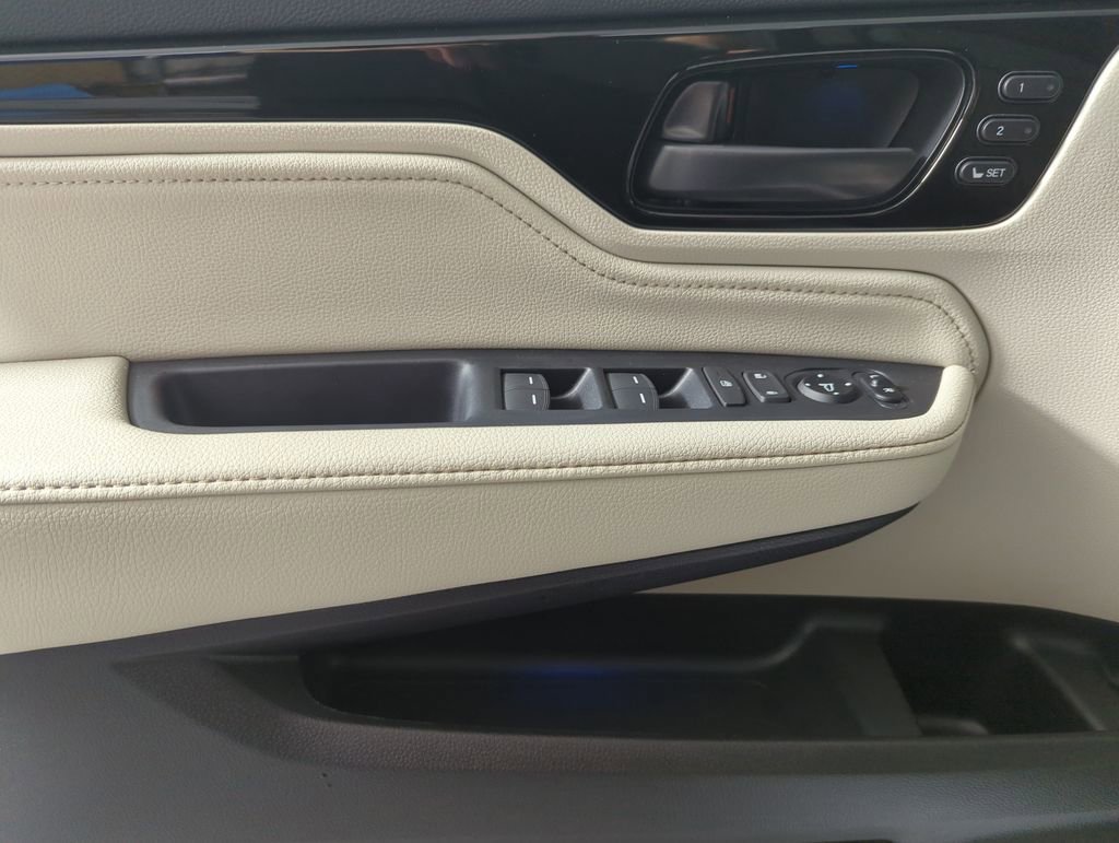 New 2026 Honda Odyssey Touring image 13