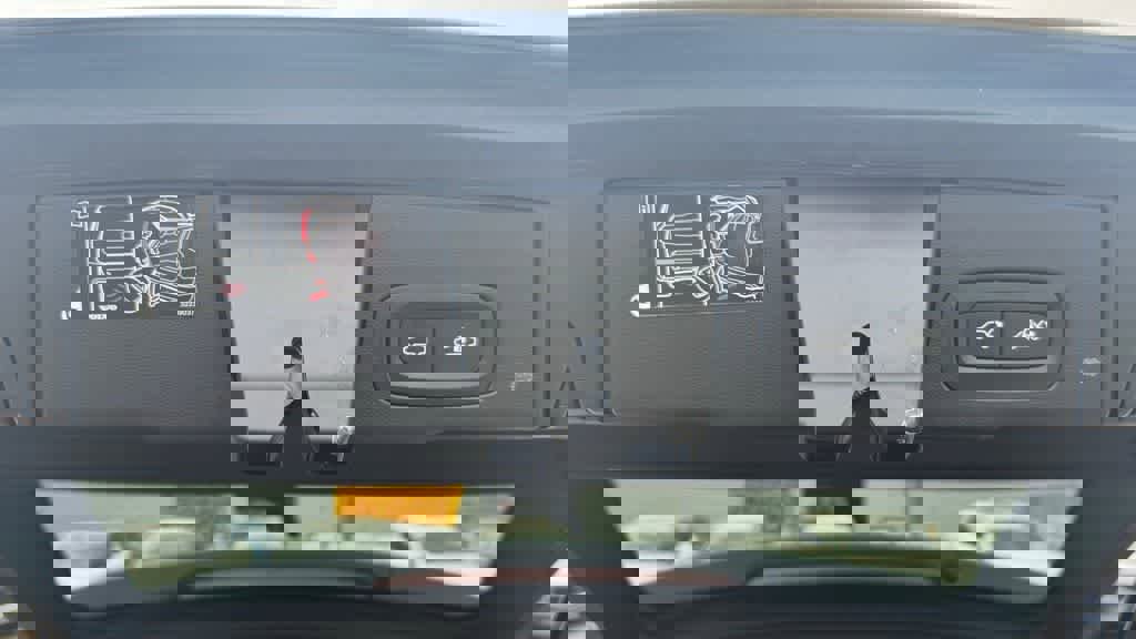 Used 2019 Volvo XC60 T6 R-Design w/ Protection Package Premier image 16