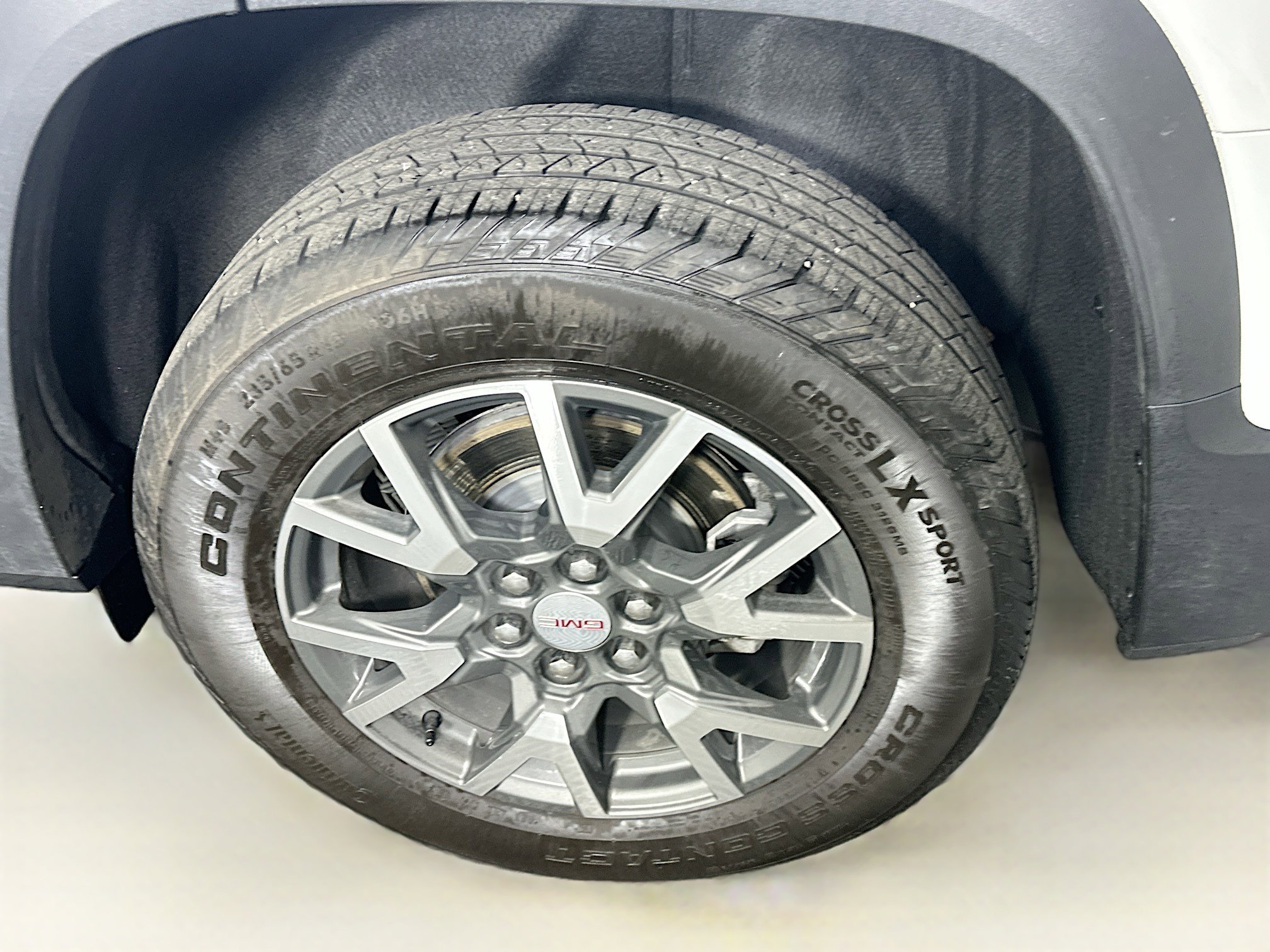 Used 2023 GMC Acadia SLE w/ Driver Convenience Package image 11