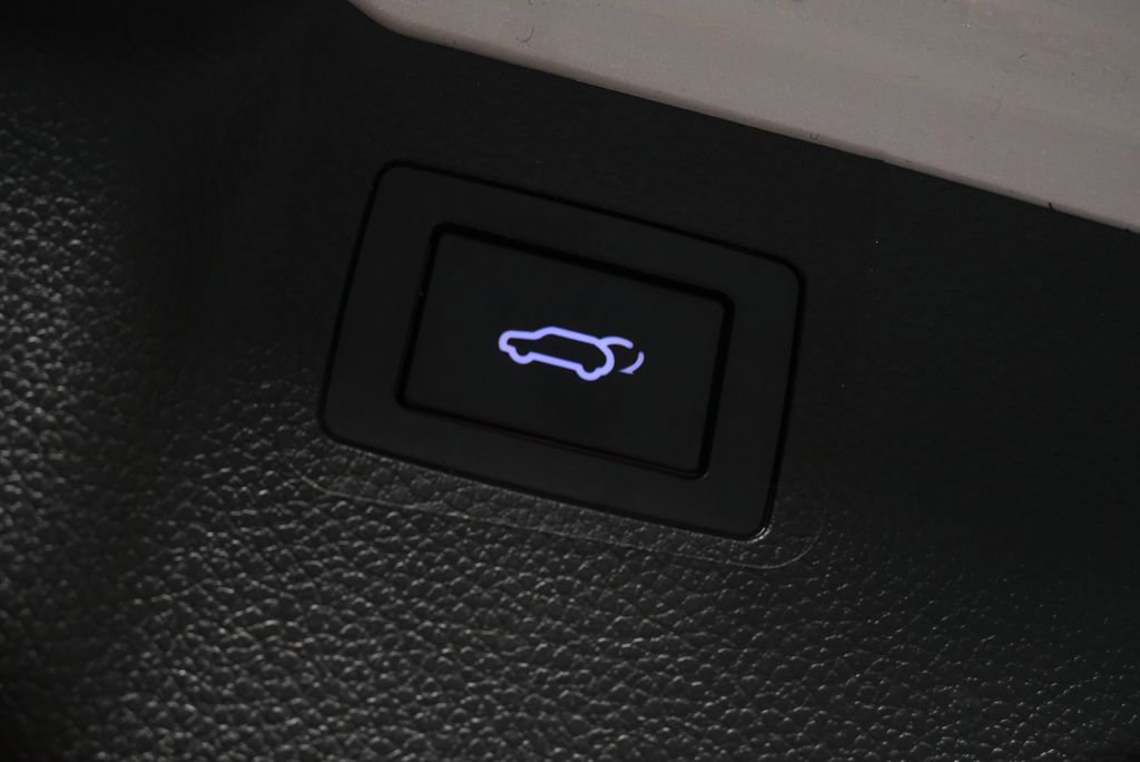 Used 2017 Hyundai Santa Fe Limited image 29