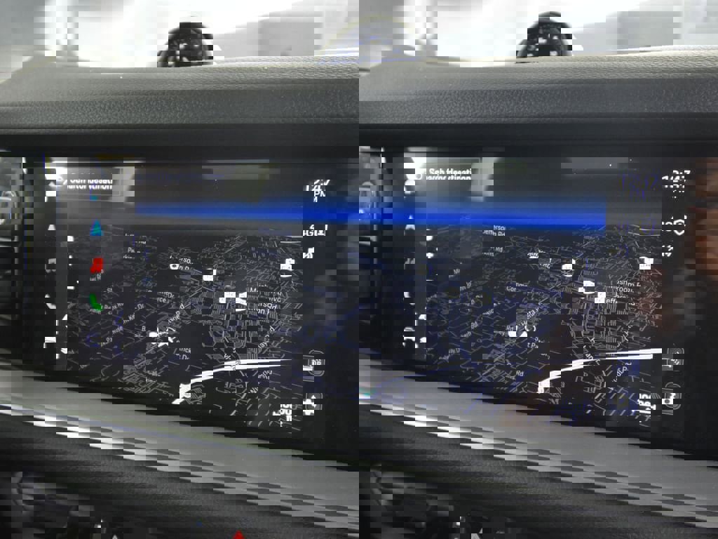 Used 2025 Porsche Cayenne image 18