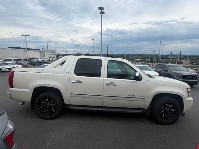 Used 2012 Chevrolet Avalanche LTZ AWD/4WD image 3