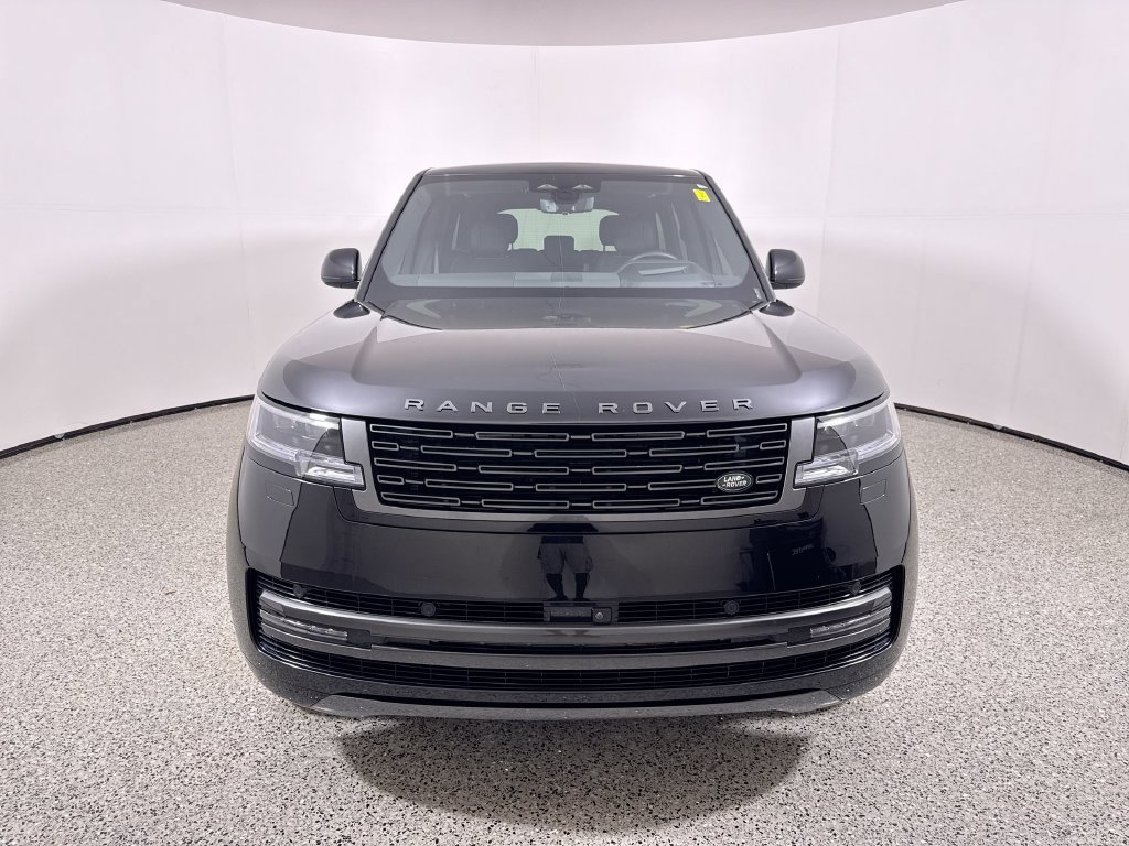 Used 2024 Land Rover Range Rover SE AWD/4WD image 3