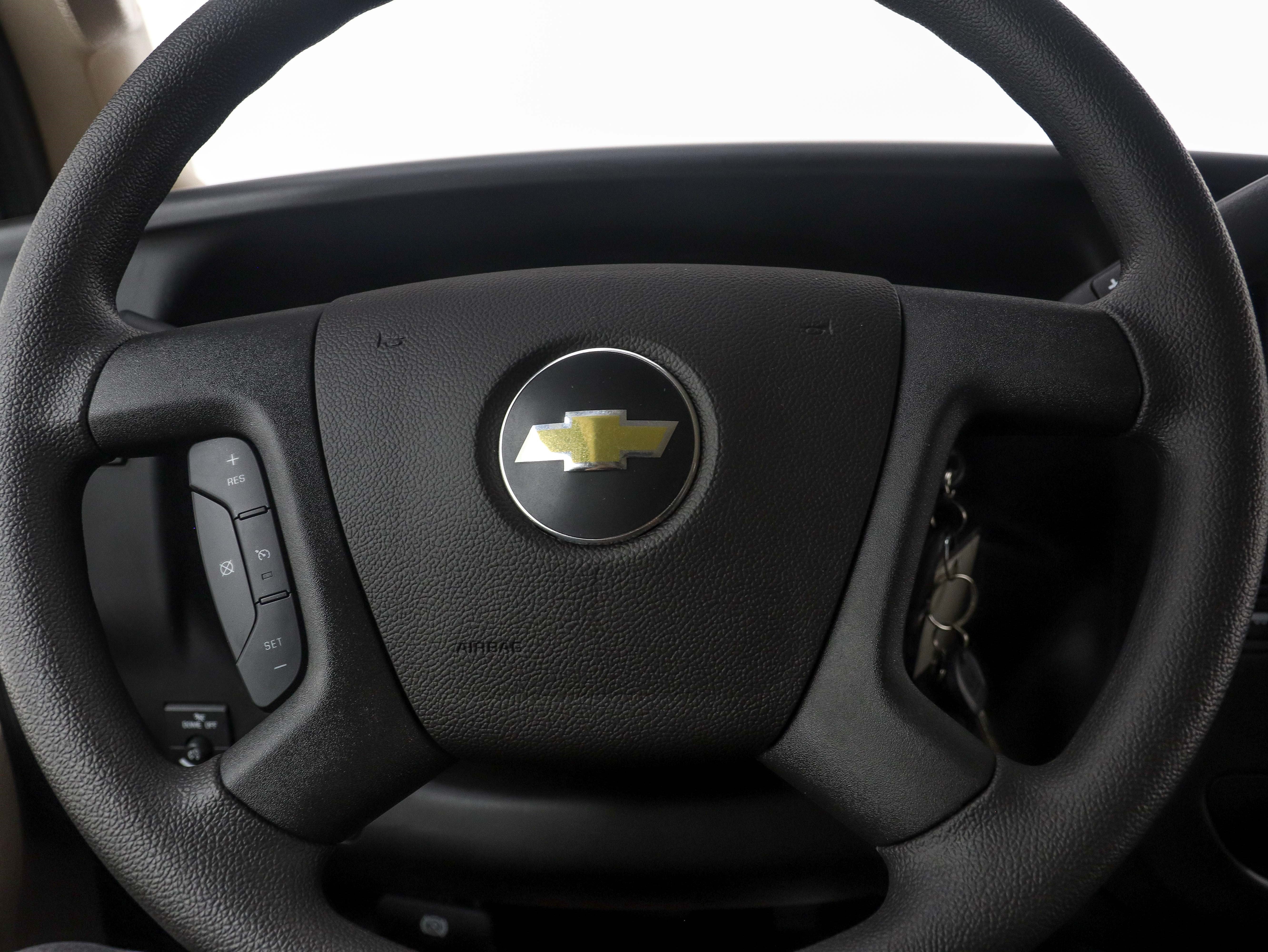 Used 2026 Chevrolet Express 3500 w/ Driver Convenience Package RWD image 21