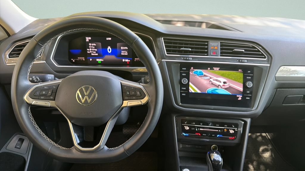 Certified 2022 Volkswagen Tiguan SE FWD image 18