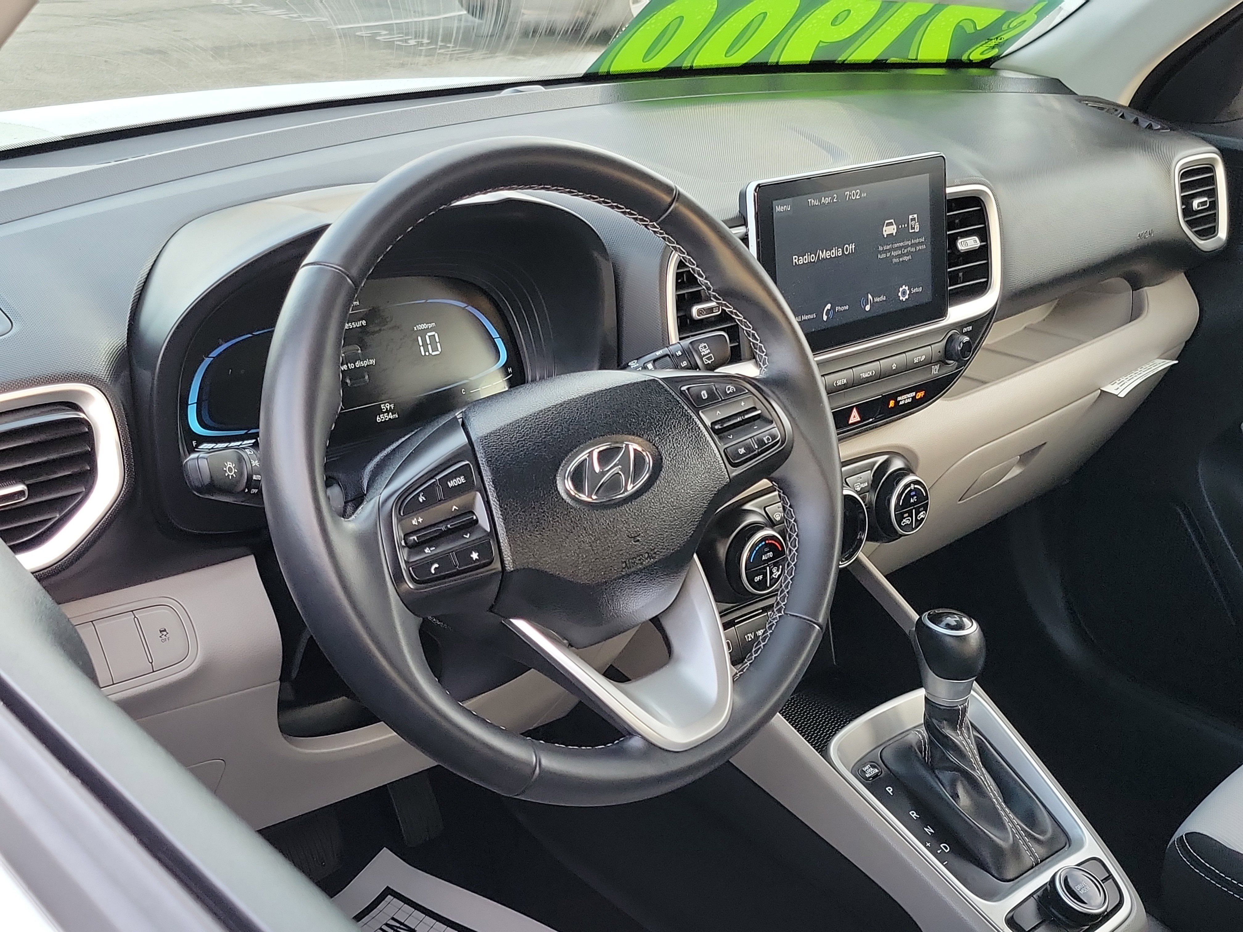 Certified 2025 Hyundai Venue SEL image 7