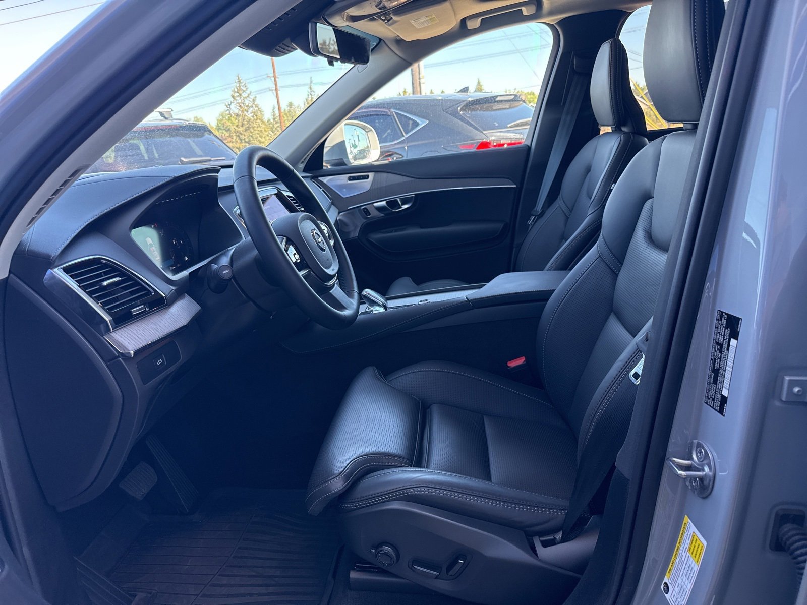 Certified 2025 Volvo XC90 B6 Ultra w/ Protection Package Premier image 7