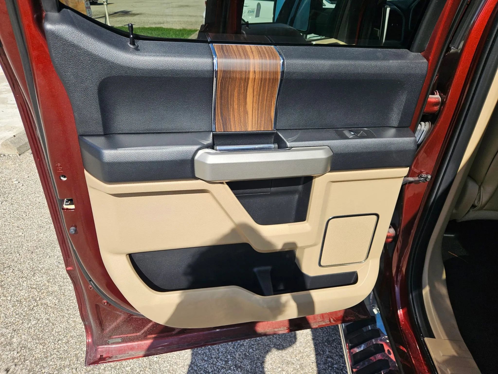 Used 2017 Ford F150 Lariat image 16