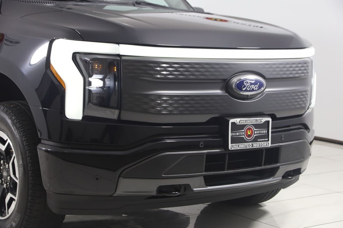 Used 2023 Ford F150 Lightning XLT AWD/4WD image 38