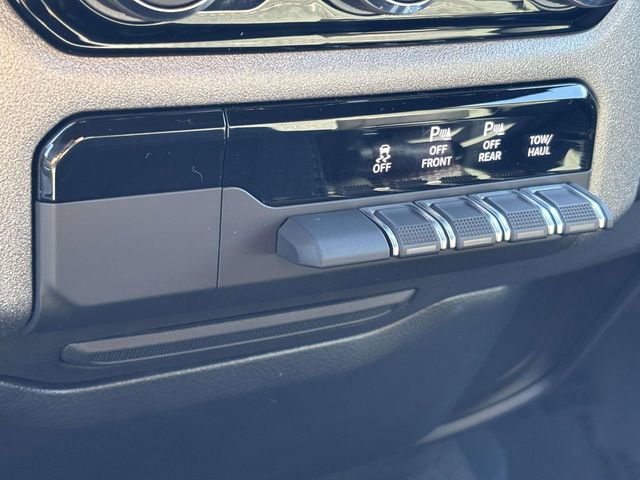 New 2026 RAM 1500 Express AWD/4WD image 23