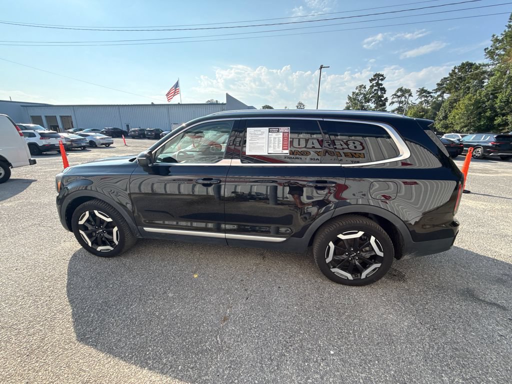Used 2024 Kia Telluride EX w/ EX Captain's Chair Package FWD image 5