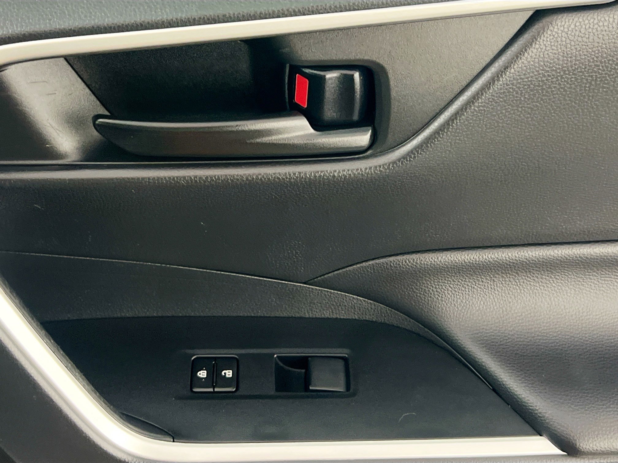 Used 2024 Toyota RAV4 LE image 31