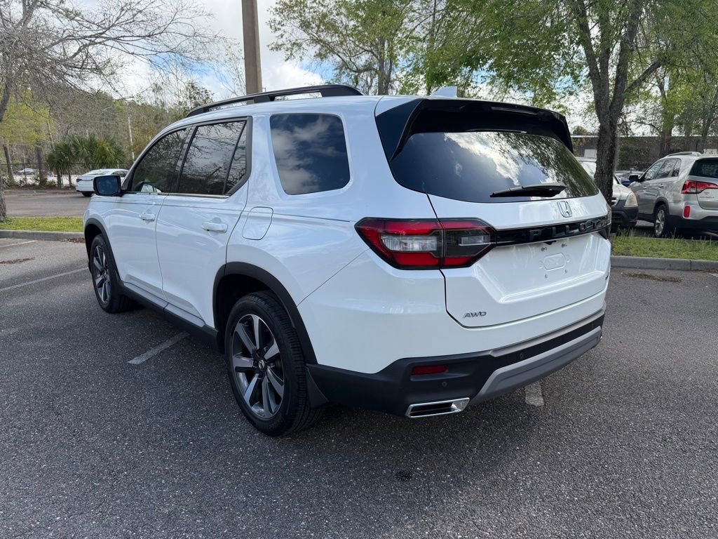Certified 2025 Honda Pilot Touring image 4