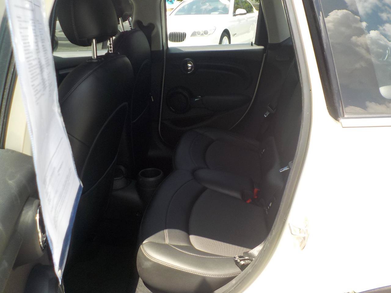 Used 2016 MINI Cooper 4-Door Hardtop FWD image 18