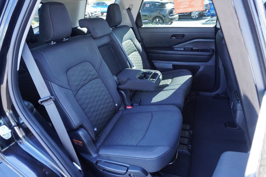 Used 2025 Nissan Pathfinder SV FWD image 9