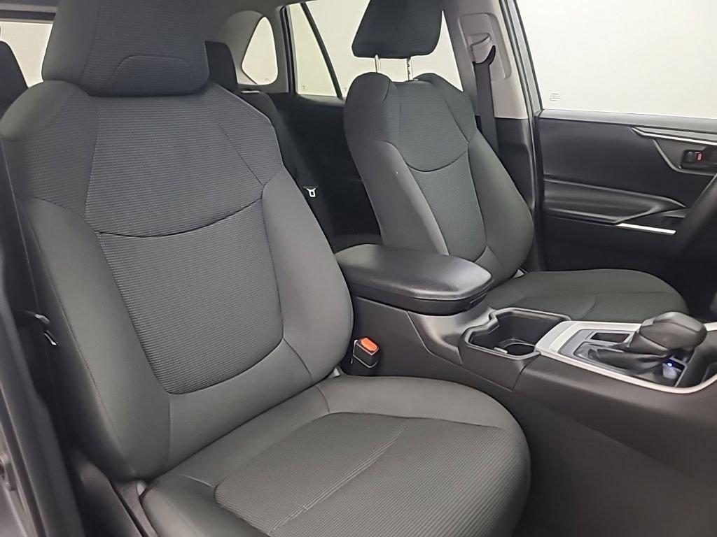 Used 2023 Toyota RAV4 LE AWD/4WD image 17