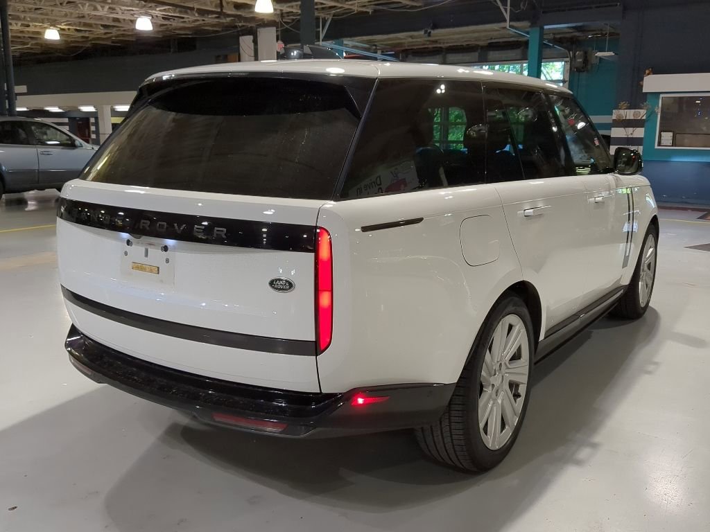 Used 2023 Land Rover Range Rover SE AWD/4WD image 8