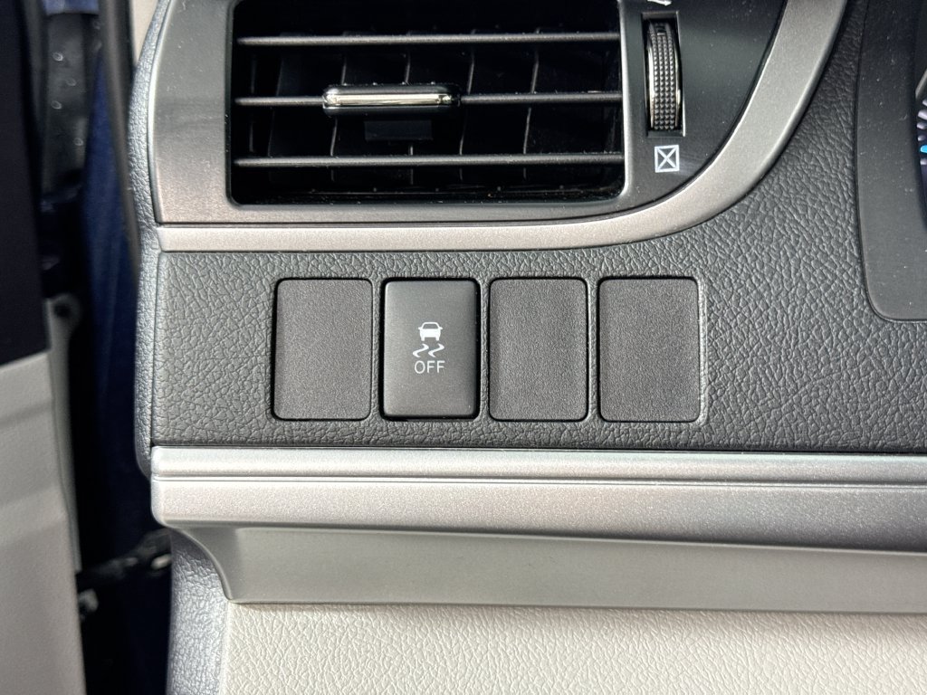 Used 2014 Toyota Camry LE FWD image 17