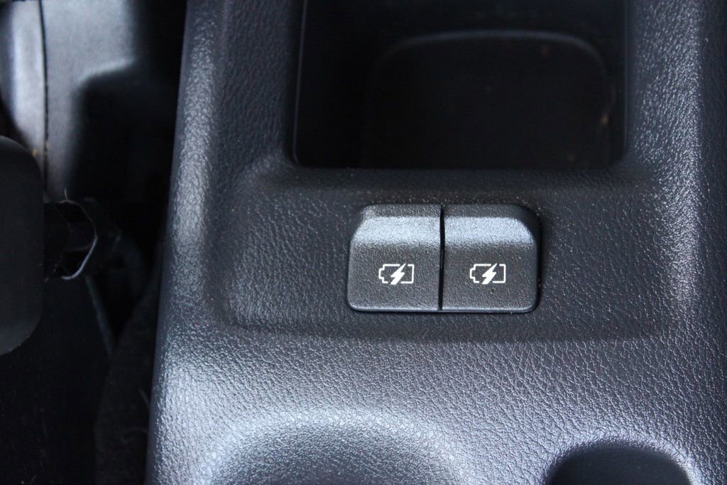 Used 2019 Nissan Kicks SR w/ SR Premium Package image 39