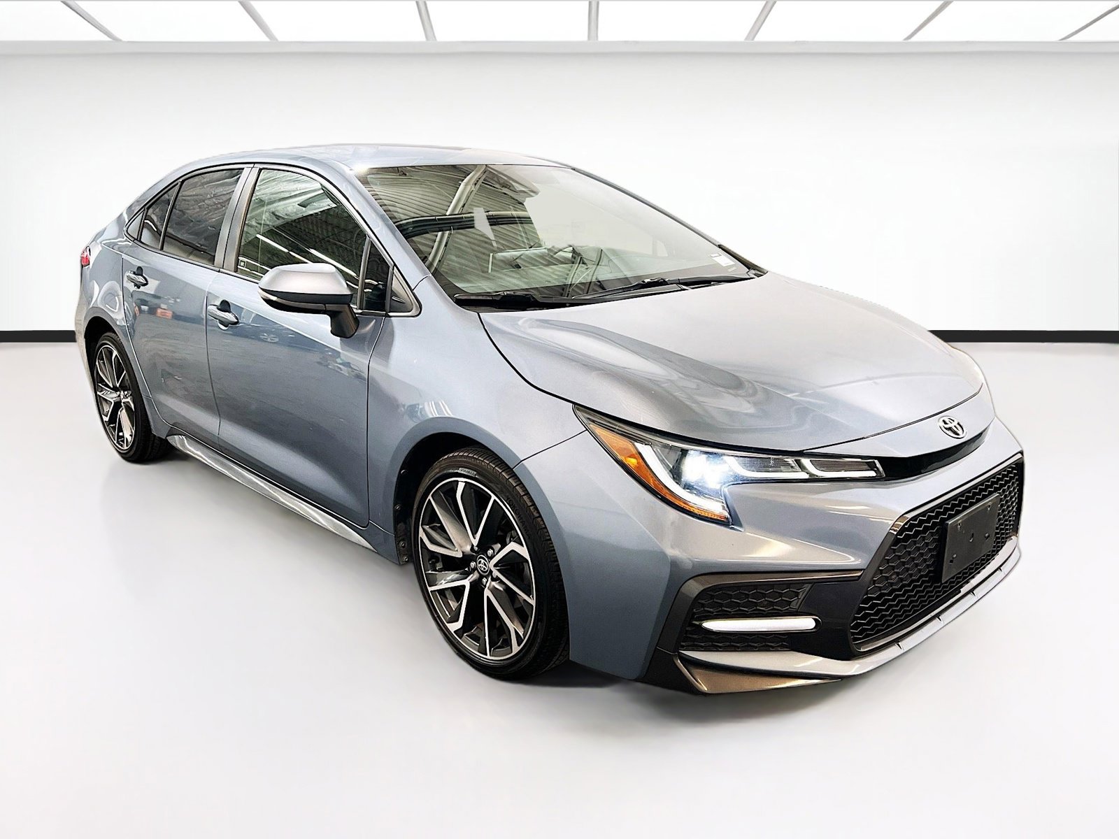 Used 2021 Toyota Corolla SE w/ Carpet Mat Package (TMS) image 3
