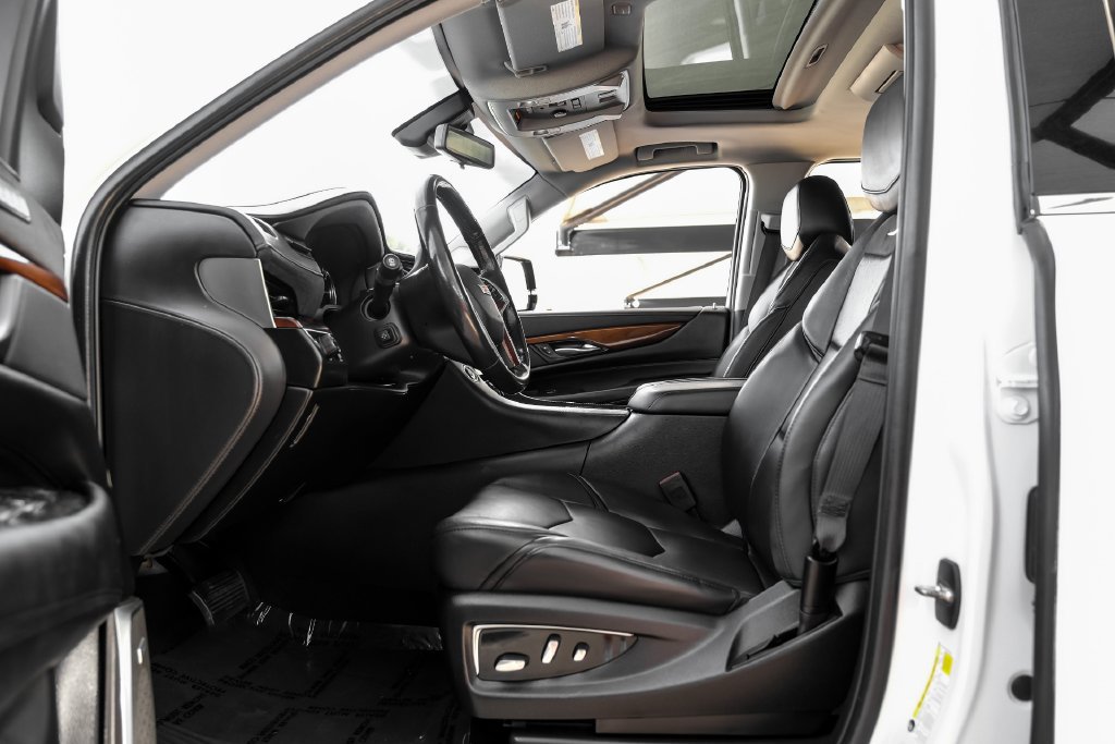 Used 2019 Cadillac Escalade ESV Premium Luxury RWD image 3