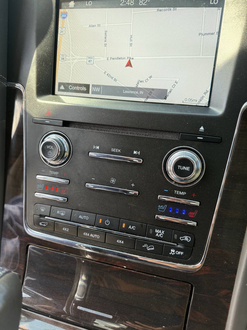 Used 2016 Lincoln Navigator Reserve AWD/4WD image 19
