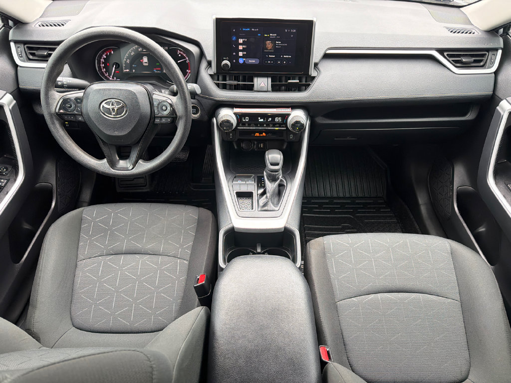 Used 2025 Toyota RAV4 XLE FWD image 27