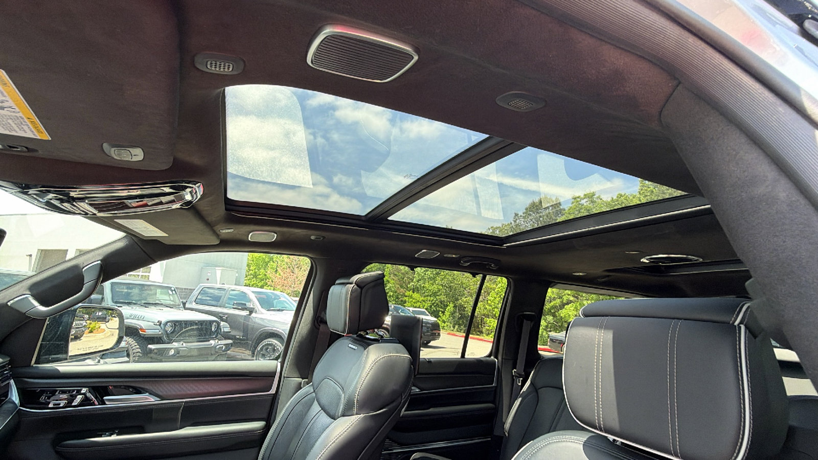 Used 2025 Jeep Grand Wagoneer Series II Obsidian w/ Quick Order Packagew 28T AWD/4WD image 18