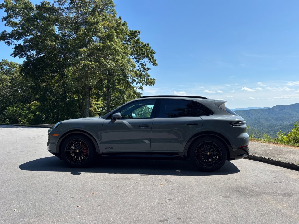 New 2025 Porsche Cayenne GTS image 2