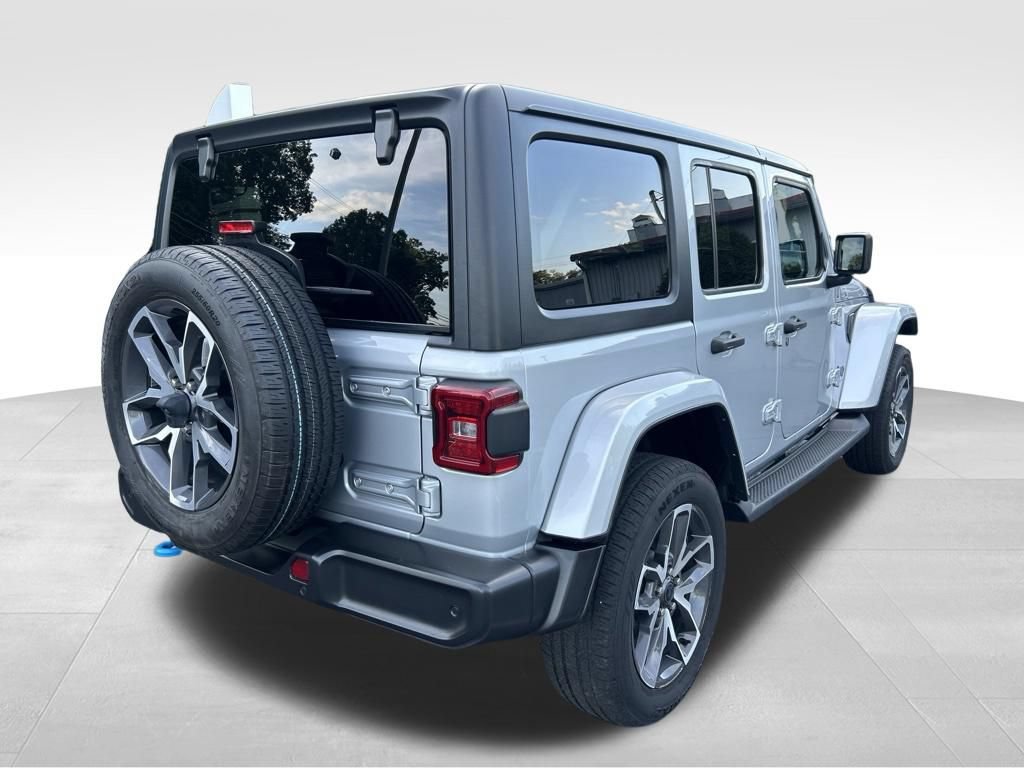 Used 2024 Jeep Wrangler Unlimited w/ Convenience Group AWD/4WD image 5
