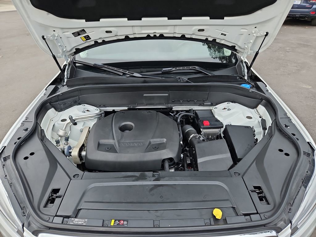 Used 2022 Volvo XC90 T5 Momentum image 39