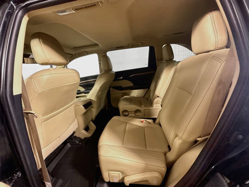 Certified 2019 Toyota Highlander Limited AWD/4WD image 23