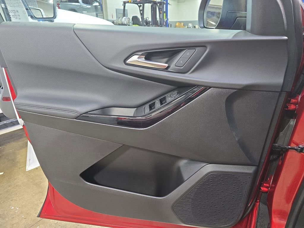 Used 2025 Chevrolet Equinox LT w/ Safety and Technology Package image 28