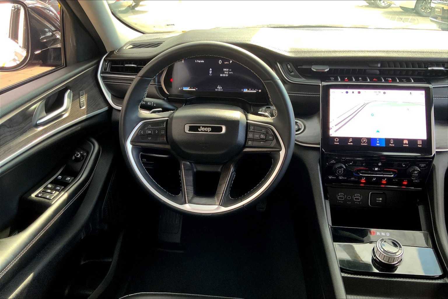 Used 2024 Jeep Grand Cherokee Limited image 5