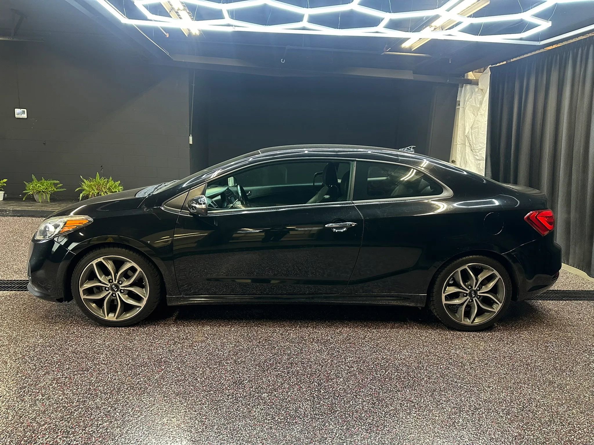 Used 2016 Kia Forte Koup SX FWD image 4