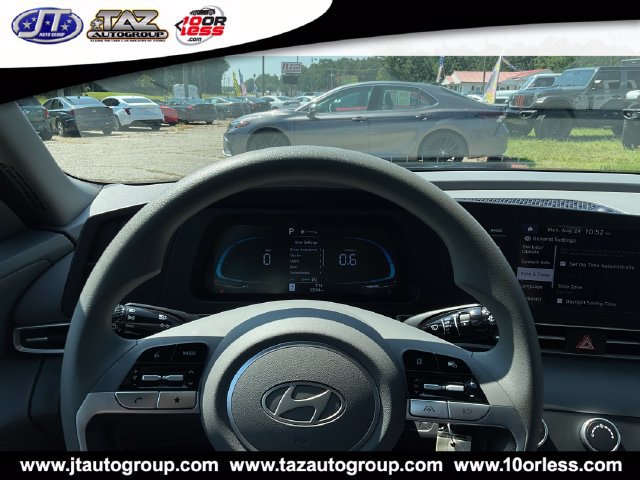 Used 2026 Hyundai Elantra SE FWD image 18