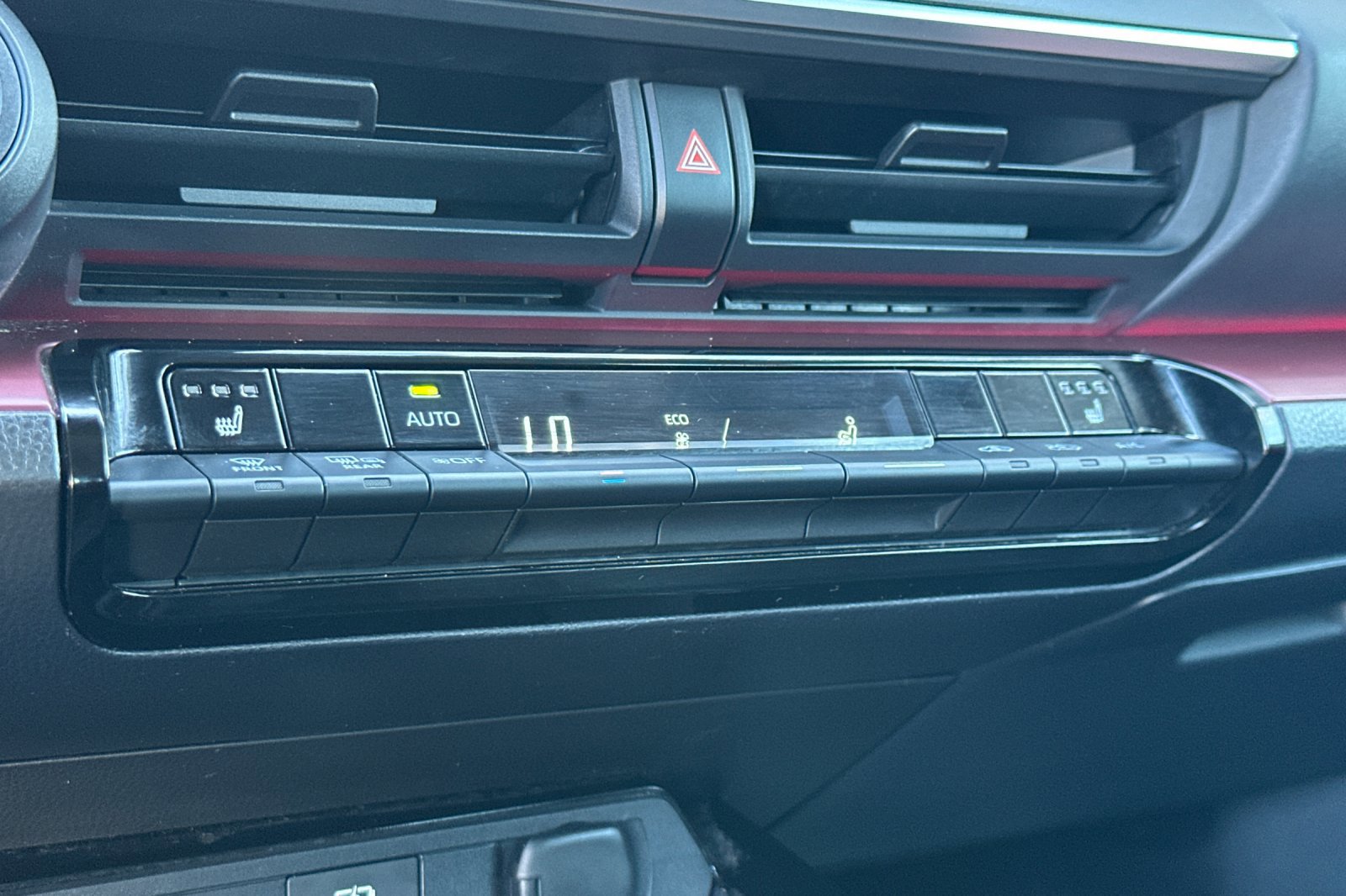 Used 2024 Toyota Prius Prime XSE Premium image 17