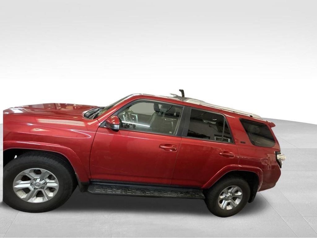 Used 2017 Toyota 4Runner SR5 AWD/4WD image 2