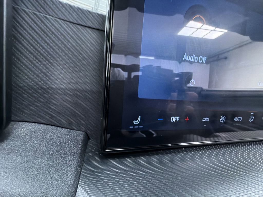 Used 2024 Ford Mustang Convertible image 9