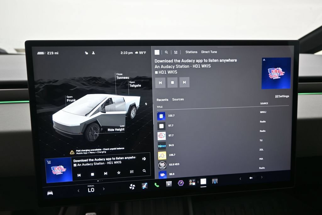 Used 2024 Tesla Cybertruck AWD Crew Cab image 12