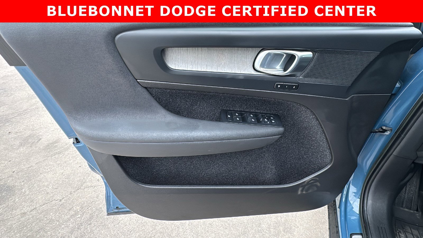 Used 2023 Volvo XC40 B5 Plus w/ Protection Package Premier image 12