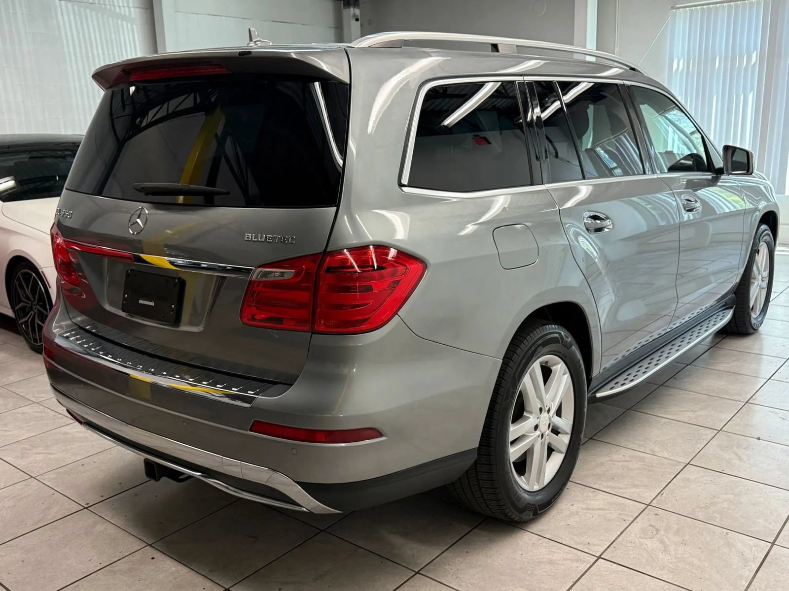 Used 2016 Mercedes-Benz GL 320 BlueTEC 4MATIC w/ Premium I Package image 9